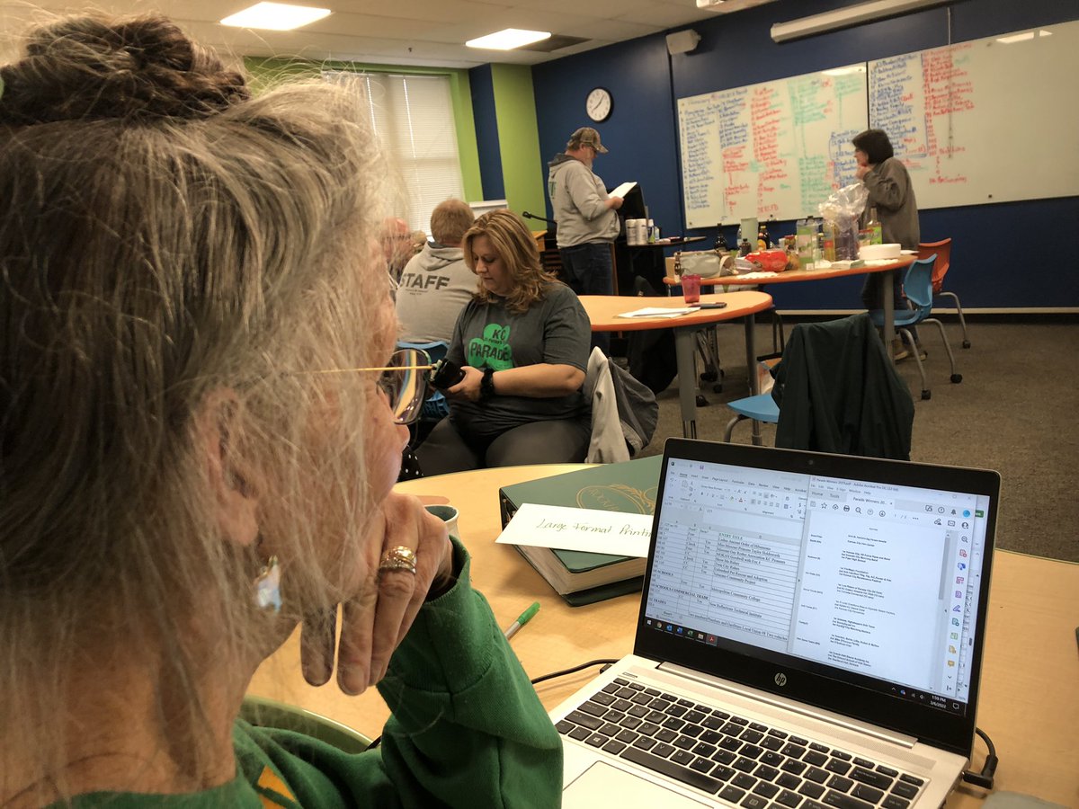 KCMikeMahoney's tweet photo. The fantastic Mary Caray overseeing the KC St Patrick’s Day Parade line up meeting. Parade starts at 11am at Linwood & Broadway KCMO 3/17 11am, St. Patrick’s Day ☘️☘️☘️#kcIrishparade. @kmbc https://t.co/NO3x0suFMU