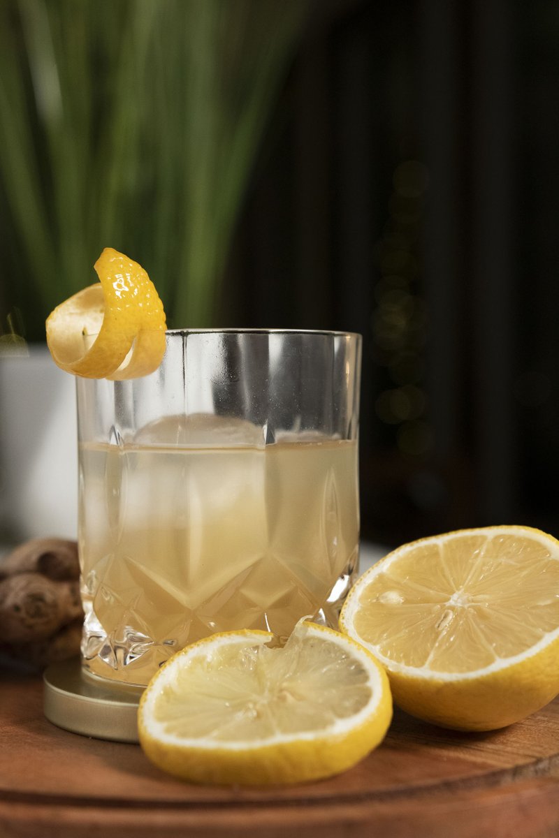 thisismeldrake's tweet image. Here's how to make the perfect Gold Rush cocktail 🥃👌🏾 #whiskey #cocktails #DAMNGOODcocktails 

RECIPE: sbee.link/rjmktewhvb