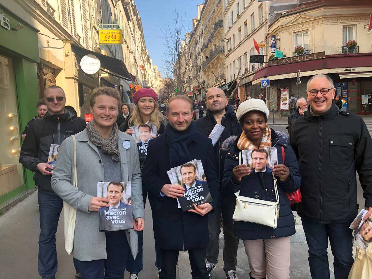 FabriceTARATTE's tweet photo. Très bon accueil et des encouragements ce matin des habitants de Paris 9 en distribuant la lettre de candidature d’Emmanuel Macron #avecvous #EM2020 #paris9 # https://t.co/T23NwGyuBm