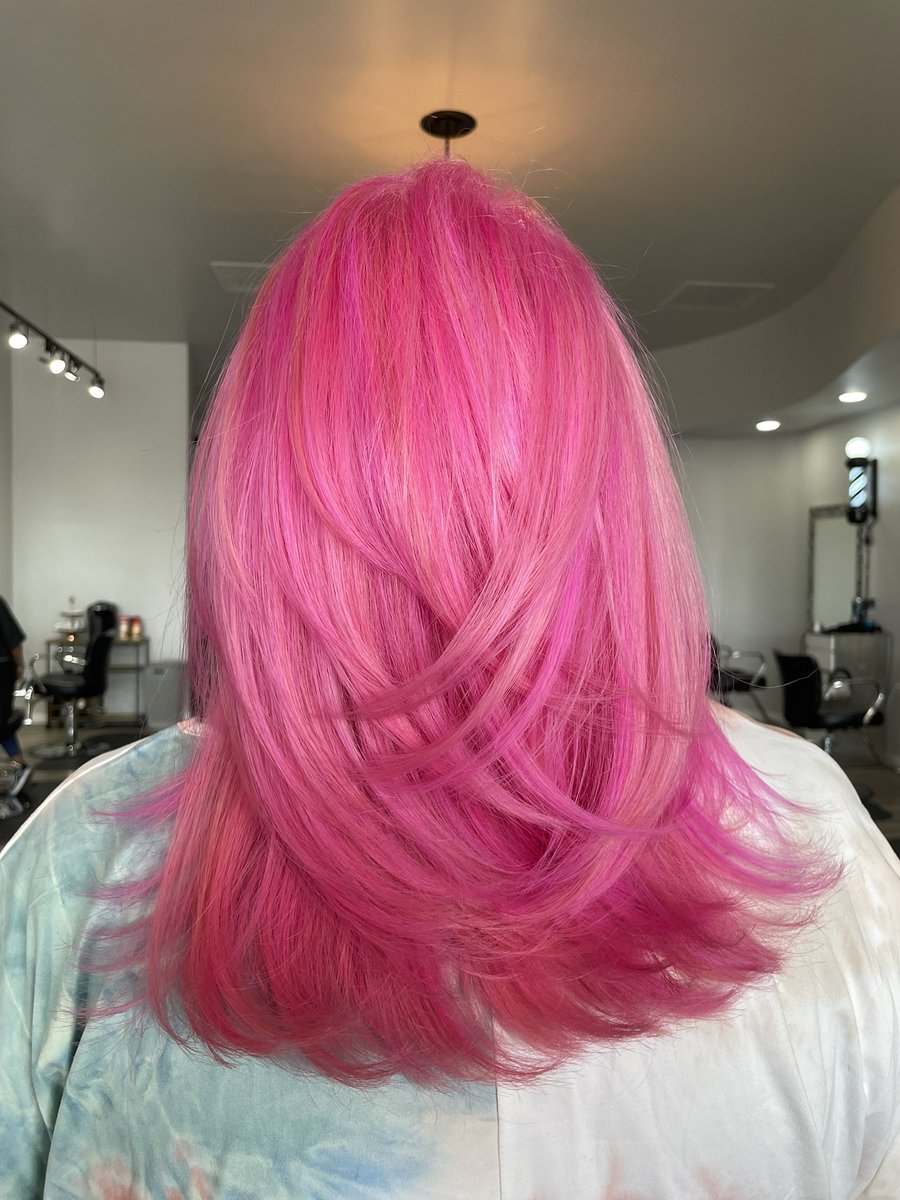 bandnerdtx's tweet photo. Finally pink! #pinkhair https://t.co/cBJEJ40Xx6