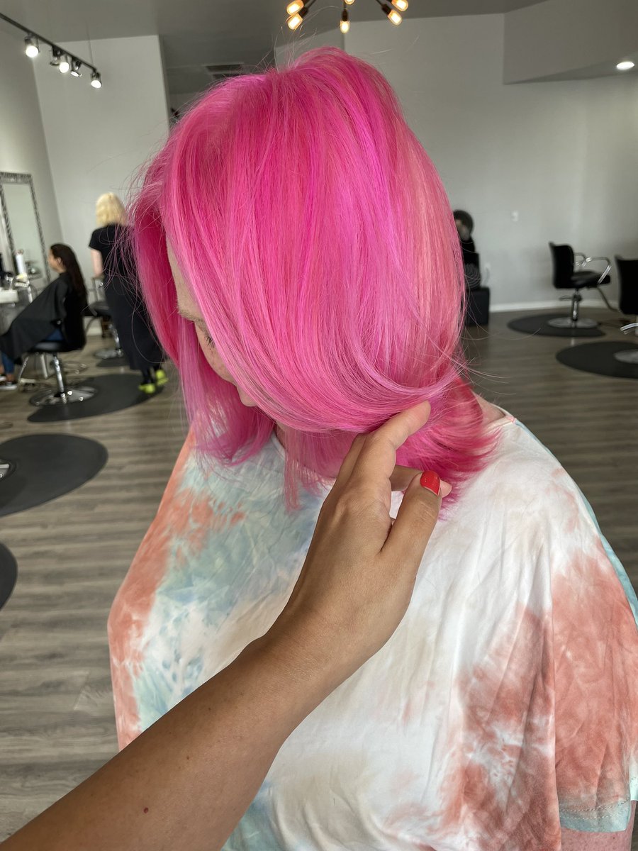 bandnerdtx's tweet photo. Finally pink! #pinkhair https://t.co/cBJEJ40Xx6