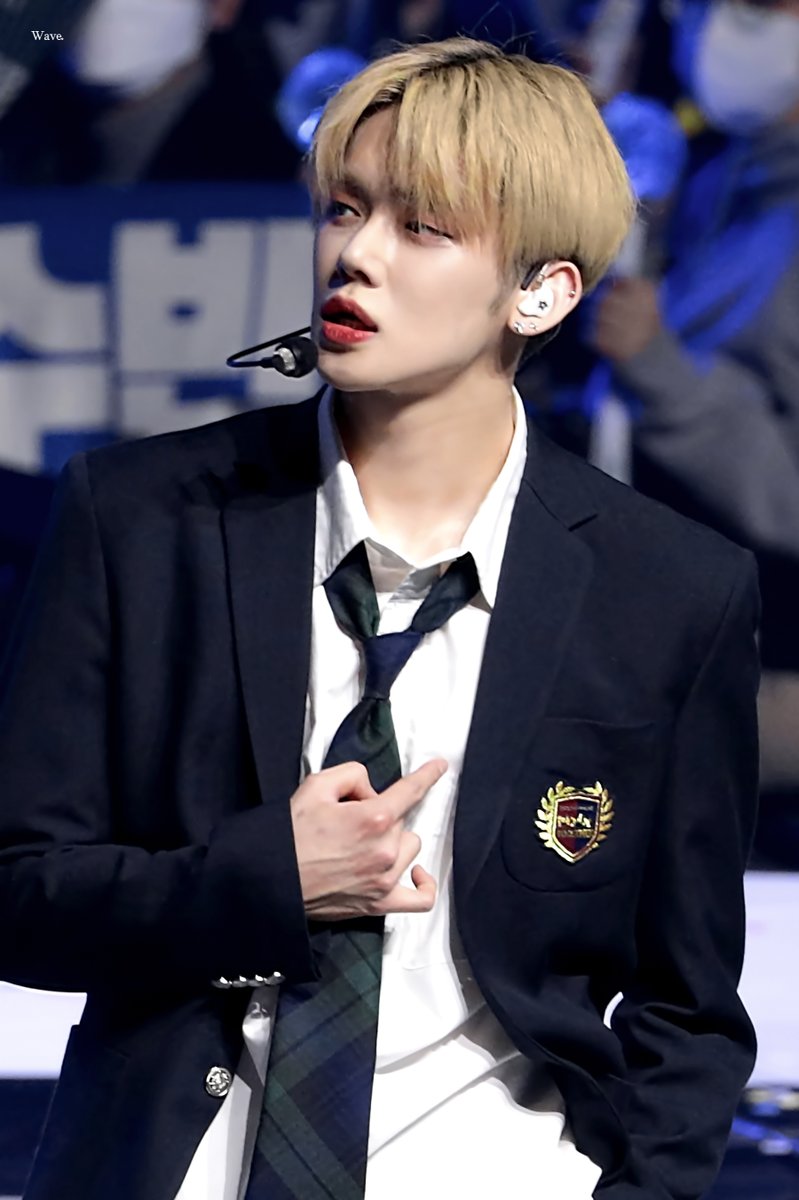 wave_in_913's tweet photo. [HQ] 220305 팬라이브

#TXT #TOMORROW_X_TOGETHER 
#YEONJUN #연준 #TXT_YEONJUN 
@TXT_members https://t.co/1ue3nqvple