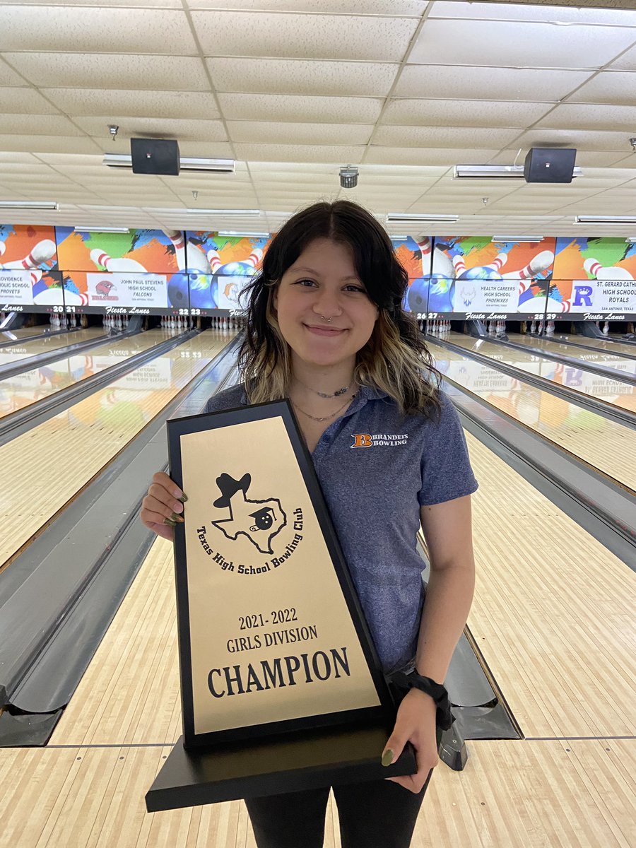 mamamia905's tweet image. your 2022 Texas High School Bowling Regional Champions !!! Next up… STATE💙🧡