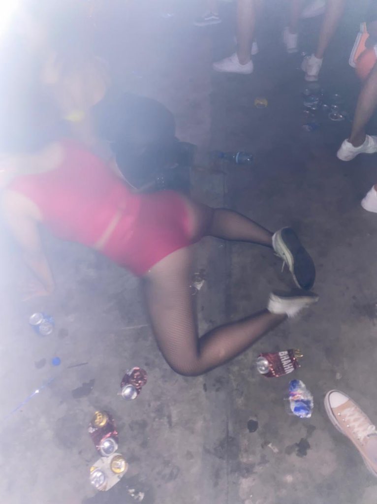 howtobebella's tweet image. “meu joelho tá td fudido e eu n sei pq”

eu ontem: