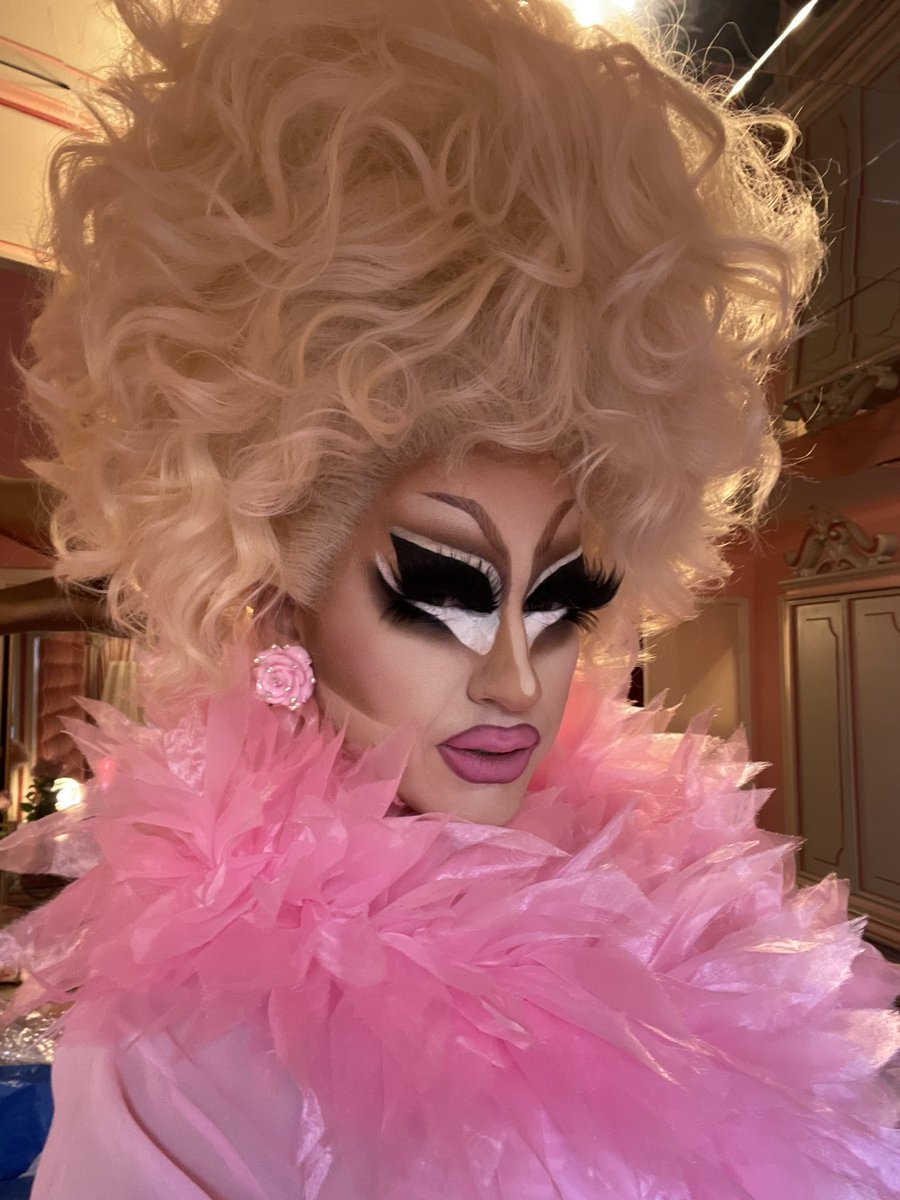trixiemattel's tweet photo. if i don’t do adult films then who will? https://t.co/GuYg4mjXHe