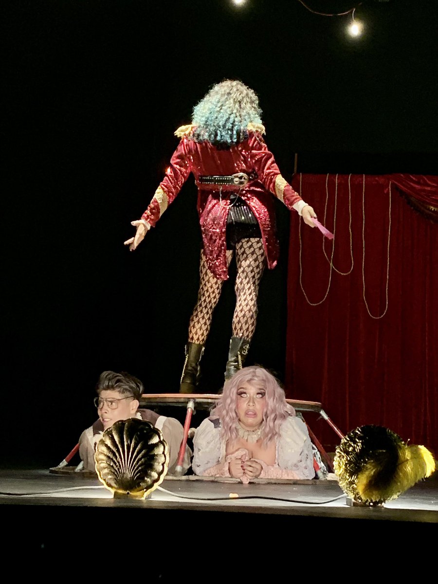 Robotania's tweet photo. Me invitaron al estreno de la cuarta temporada de #FreakShow el circo de las emociones humanas de @MakeProject1 Amo esta obra llena de risas, hechizos y excelentes actuaciones. ¡Soy fan!
De verdad tienen que verla🙌🏽💜👏🏾
Sábados 8PM y domingos 6PM en @BlumenthalGDL #MakeProject https://t.co/JdElzkQsNg