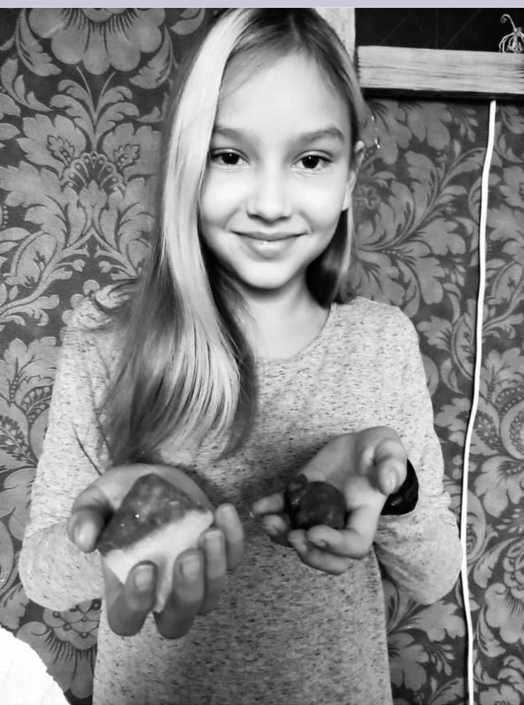 IuliiaMendel's tweet photo. “Polina from Kyiv. She died during the shelling on the streets of our capital, along with her parents and brother. Her sister is in critical condition.” 
First Lady Olena Zelenska calls to “close the sky over Ukraine! Save our children, tomorrow it will save yours!”
#NOflyZoneUA https://t.co/O1ynWEfDDl