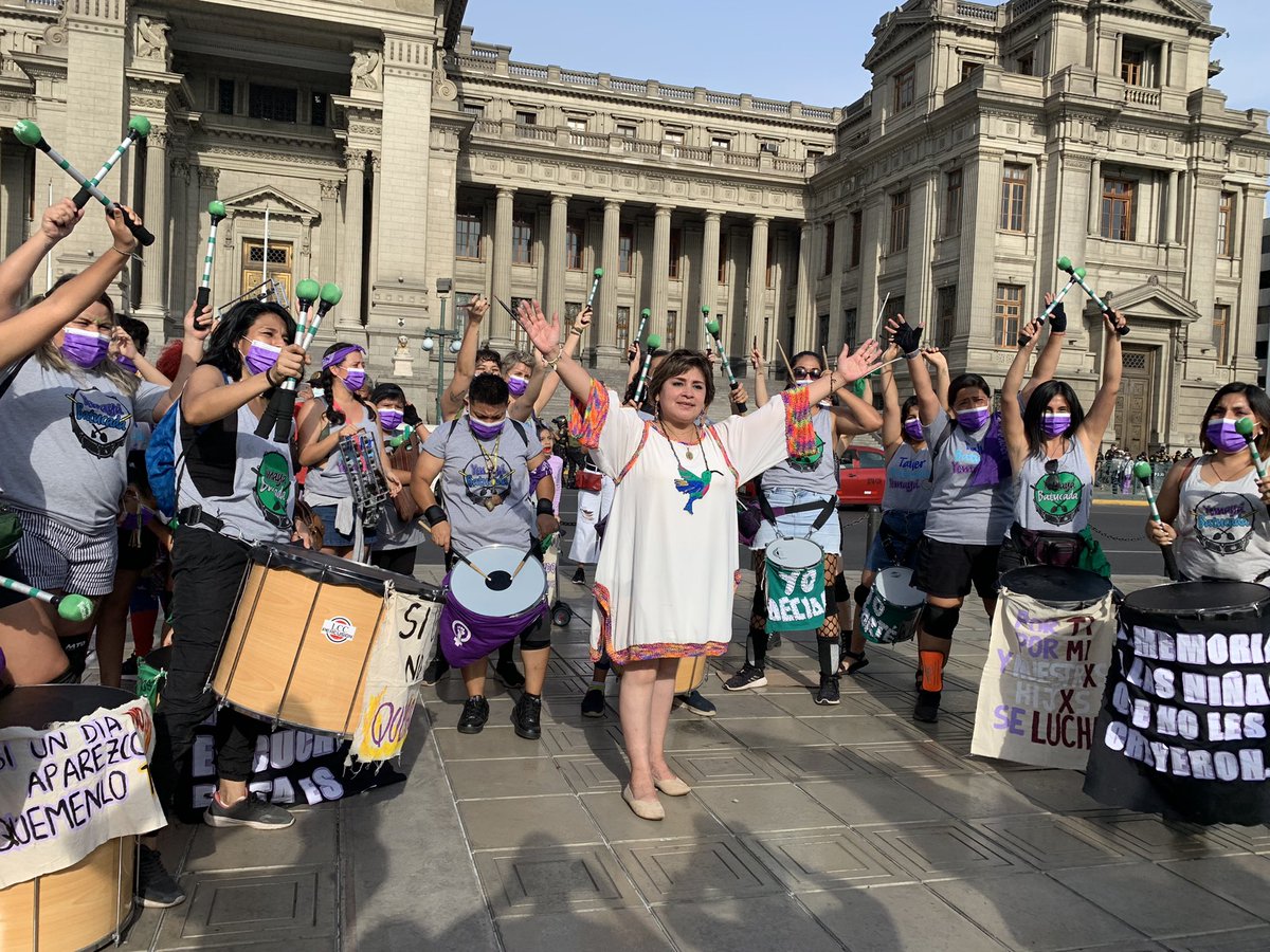 Xluz_18's tweet photo. Marchamos por las que no están y por las que abusaron. Por un país libre de acoso, machismo y maltrato. En vez de decir “existe muchos métodos anticonceptivos”, implementen la educación sexual. Para que se nos escuche y se haga justicia. 
#8M2022
#NiUnaMenos 
#marchafeminista https://t.co/U1SGosbLTt