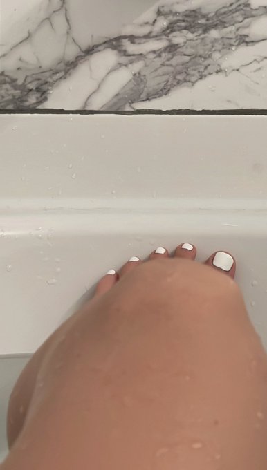 I take so many baths, I should start selling my bath water 💀 https://t.co/ALXNrINTax<a href="/tag/newprofilepic"class="tags"><span>#newprofilepic</span></a>