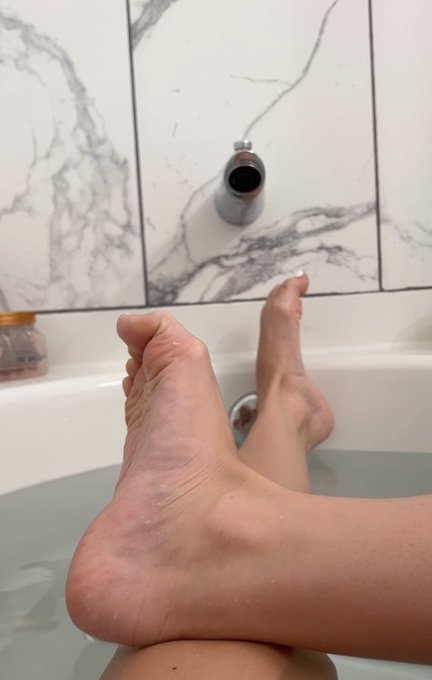 I take so many baths, I should start selling my bath water 💀 https://t.co/ALXNrINTax<a href="/tag/newprofilepic"class="tags"><span>#newprofilepic</span></a>