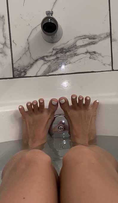 I take so many baths, I should start selling my bath water 💀 https://t.co/ALXNrINTax<a href="/tag/newprofilepic"class="tags"><span>#newprofilepic</span></a>