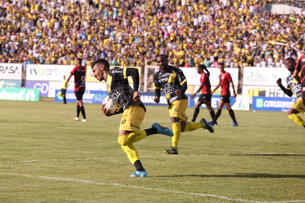fc_cascavel's tweet photo. Algumas fotos da 2ª etapa. Vamos Cascavel!

#CASxCAP | 3x4
#JogaJuntoCascavel https://t.co/ArGydL0WFM