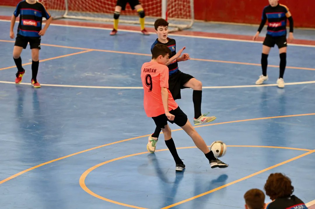 FSVilanova's tweet photo. 🏆 𝗝𝗼𝗿𝗻𝗮𝗱𝗮 𝟭𝟱 - Segona Divisió Catalana Infantil Grup 6.
🔢 INFANTIL A: @cecollbato 1️⃣➖8️⃣ EFSVilanova A.
⚽ Nil Garcia (3), Kevin Morillas (2), Àlex Rey (2) i Jan Rodríguez.
ℹ️ Últims cinc partits: ✅✅✅✅✅
#️⃣ #123Vilanova #SomEscola #EFSV #VilanovaDelCamí https://t.co/wrI20tHXDV