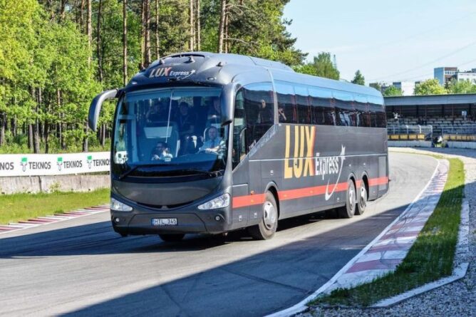 Автобусы в хельсинки. Автобус Санкт-Петербург Хельсинки. Lux Express автобусы Санкт-Петербург Хельсинки. Автобус Питер Хельсинки. Люкс экспресс Питер Хельсинки.