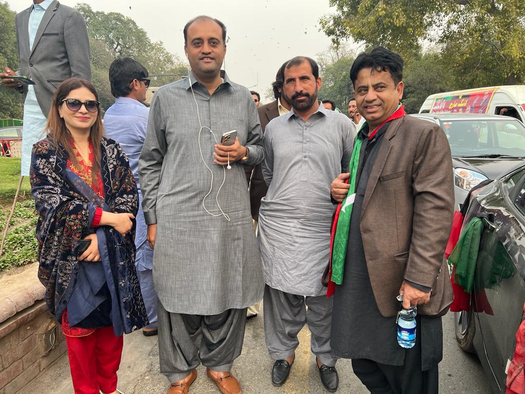 PPPraziakamran's tweet image. NasirBaghLahore
✌️#AwamiLongMarch #PPP