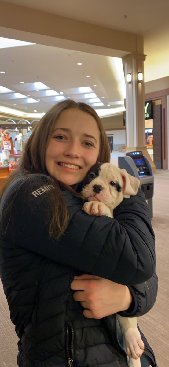 Well I challenge Payton for the last 1-2yr that if she got a 🎩 I would buy her a new puppy.After many 2g efforts Payton got a Hatty Vs Bemidji earlier this winter. So I had to pay my debt off today.Payton thought it was fitting to name her HATTY old English bulldog. #puppybreath