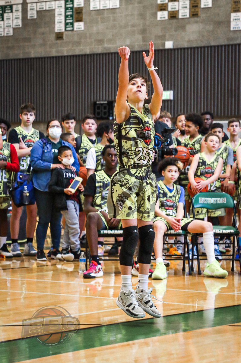 EBC_Camps's tweet photo. 3pt Shooting Competition Champions 🎯🔥 #EBCWashington
Ismail Guyo - 7/8th Grade Champ
Tucker Grusz - 3-6th Grade Champ https://t.co/JS8GcVkJr3