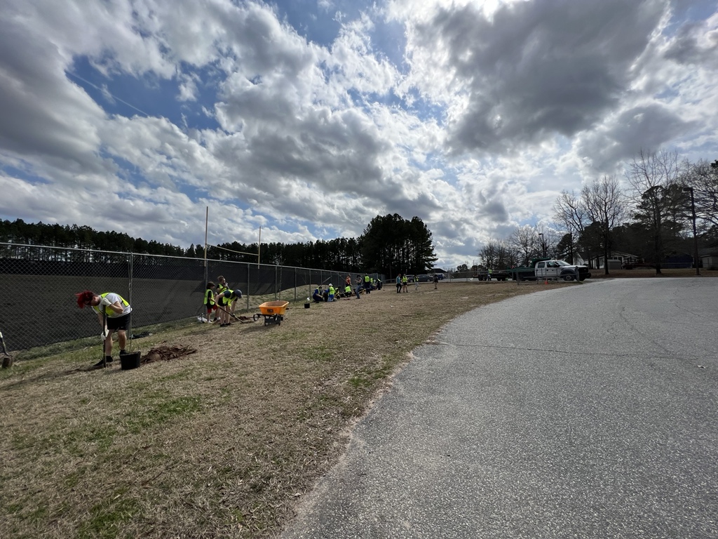 Spent some time this afternoon with the folks at <a href="/DurhamBeautiful/">KeepDurhamBeautiful</a> out at <a href="/DurhamSouthern/">SouthernSpartans-Durham</a> planting trees and spreading mulch and compost. Click the link below to look for your opportunity to join them this month, they really are keeping Durham beautiful! ❤️keepdurhambeautiful.org/events/creekwe…