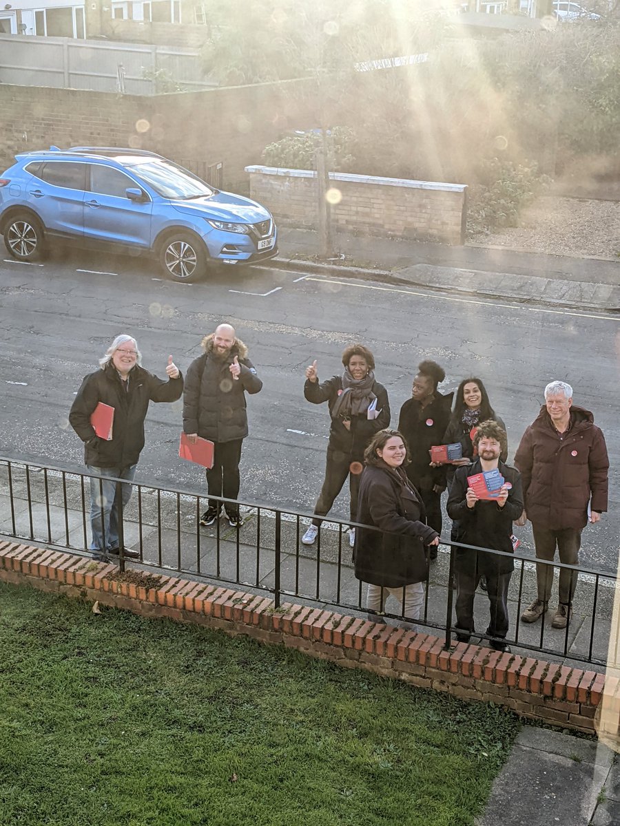 Lovely talking to residents of #eastgreenwich with fellow candidate Rowshan and with <a href="/MrOkereke/">Cllr Anthony Okereke</a> <a href="/stillnotclare/">Clare Burke-McDonald</a> <a href="/aidanmasmith/">Aidan Smith</a> <a href="/RobStebbings/">Rob Stebbings</a> <a href="/David_Llew/">David Gardner 🇪🇺🇬🇧🌍🇺🇦</a> <a href="/dscottmcdonald/">Denise Scott-McDonald</a> <a href="/rogerhough/">Roger Hough</a> and chayon