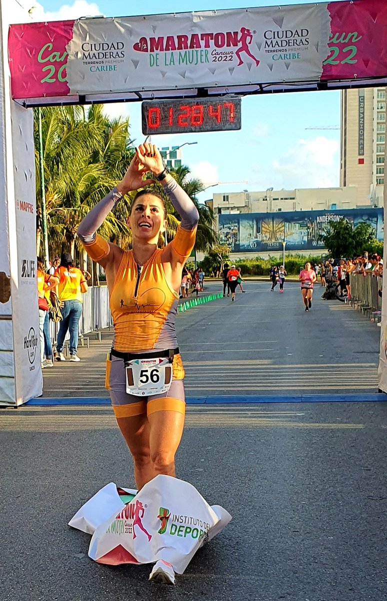 La brasileña Gisele Bittencourt fue la triunfadora del Medio Maratón de la Mujer con marca de una hora con 28 minutos y 43 segundos.
El Medio Maratón de la Mujer en Cancún registro la participación de 850 atletas de 21 países, incluidos México en pruebas de 5, 10 y 21 kilómetros.