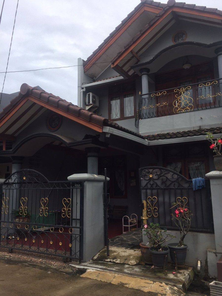 nentoy's tweet photo. DIJUAL CEPAT RUMAH

-luas tanah 72 meter persegi
-luas bangunan 36 meter persegi
-rumah layak huni, 2 lantai
-3 kamar tidur (1 di bawah, 2 di atas)
-2 kamar mandi (kamar mandi dalam di bawah dan kamar mandi luar di atas)
-ada tempat cuci baju dan jemuran di dalam lantai 2 https://t.co/98OQtJlF1h