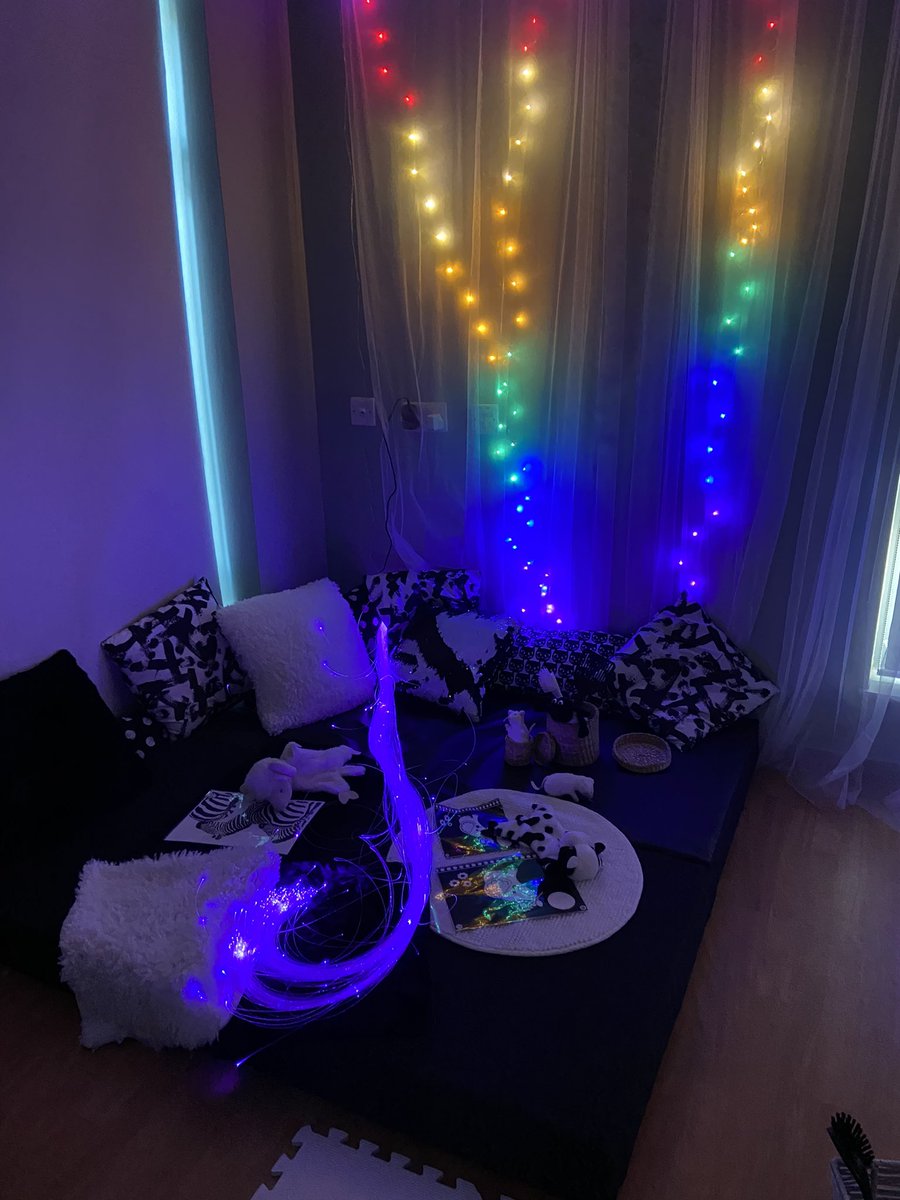 Look at this inviting high contrast sensory area, come along and explore with your little ones this week in our BabyNeeds Sensory sessions #babysensory #baby #sensory #community #moston #manchester