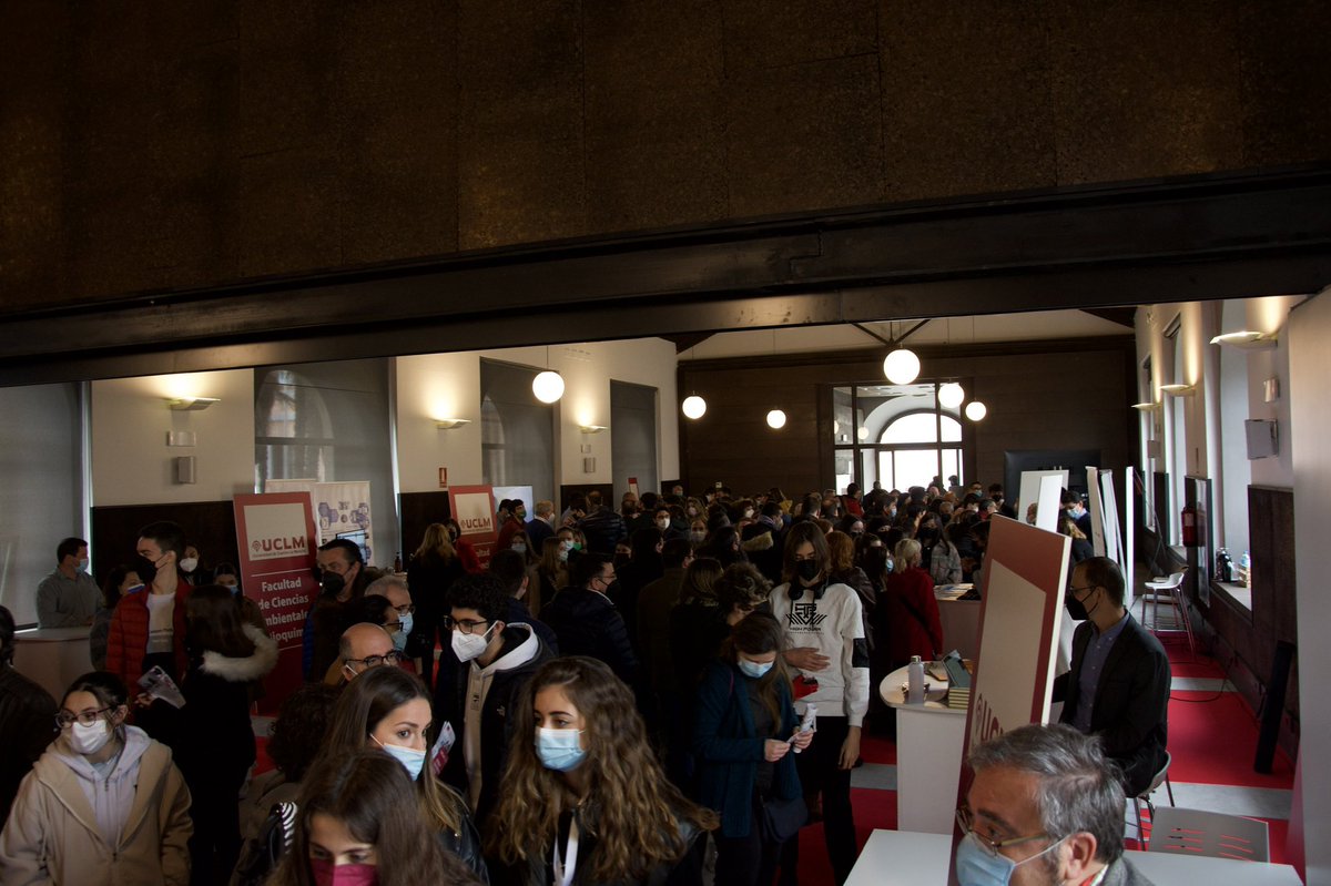 Gran día de puertas abiertas de la <a href="/uclm_es/">Universidad de Castilla-La Mancha</a> en el campus de Toledo.Enhorabuena al #vicerrectoradocoordinacion y a todos los centros, facultades, unidades y delegación de estudiantes q han hecho posible esta jornada. Gracias a todos los q nos han visitado. Abrimos hilo 🧵 👇