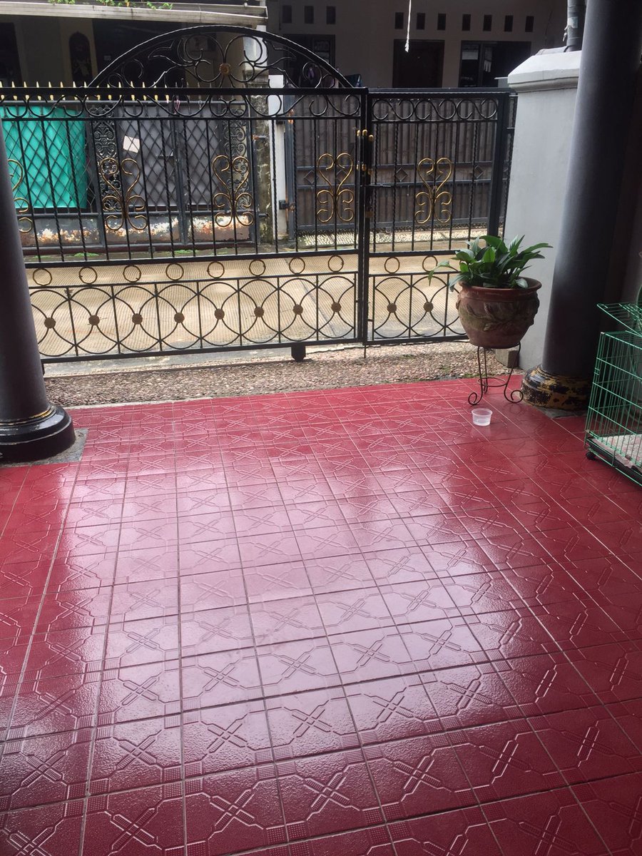 nentoy's tweet photo. -teras bisa untuk 1 parkir mobil
-taman kecil bisa untuk parkir 2 motor
-listrik 2200w
-teras atas bisa utk ngopi dan ngeteh cantik
-dekat dengan pintu tol jorr dan dalkot jatiasih
-dekat dengan jalan alternatif cibubur
-dekat dengan komsen
-surat2 lengkap (sertifikat hak milik) https://t.co/Eo2a6kAgYr