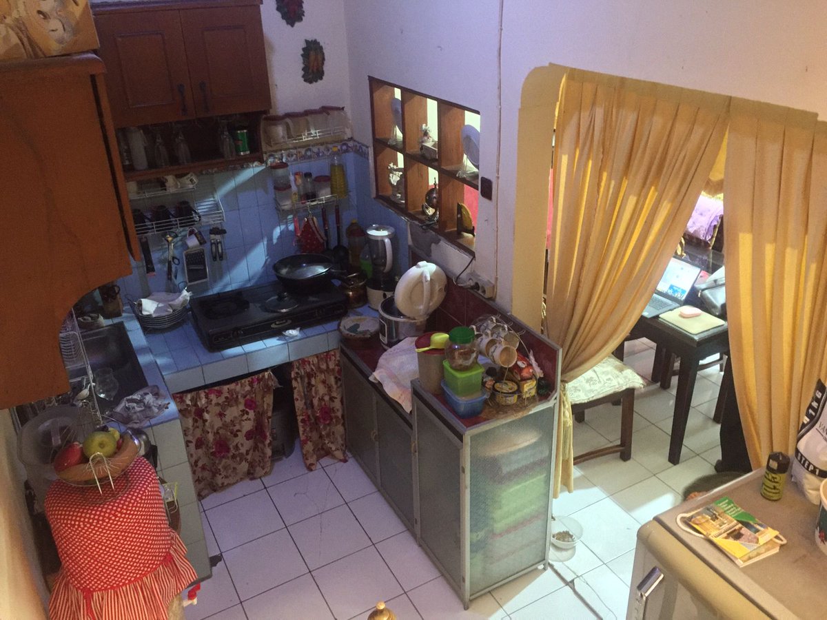 nentoy's tweet photo. DIJUAL CEPAT RUMAH

-luas tanah 72 meter persegi
-luas bangunan 36 meter persegi
-rumah layak huni, 2 lantai
-3 kamar tidur (1 di bawah, 2 di atas)
-2 kamar mandi (kamar mandi dalam di bawah dan kamar mandi luar di atas)
-ada tempat cuci baju dan jemuran di dalam lantai 2 https://t.co/98OQtJlF1h