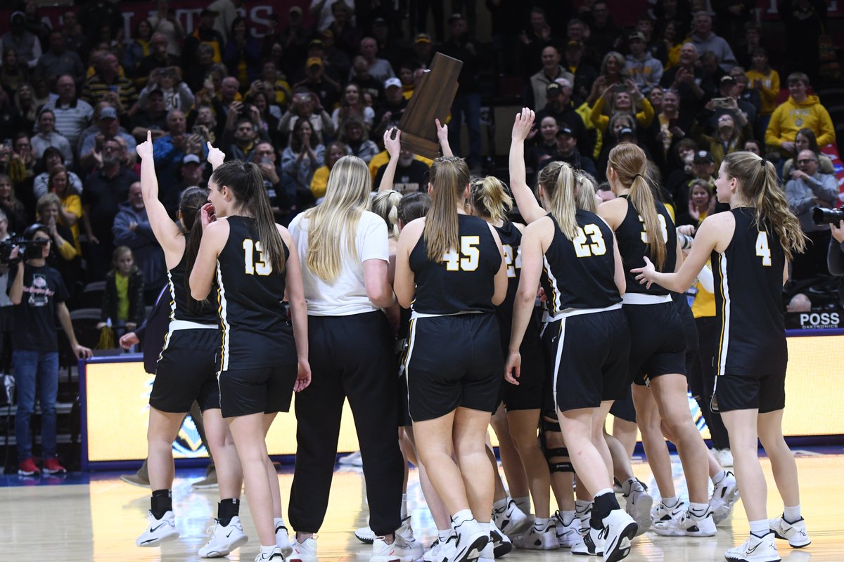 brandonzenner_'s tweet image. Congrats to @fhsuathletics on another @TheMIAA Tournament title. The Central Regional goes through Hays, America.