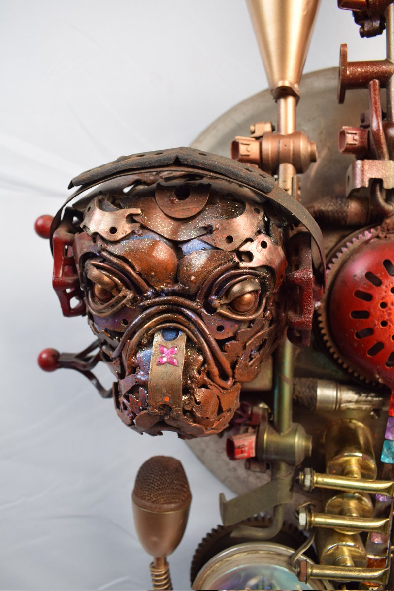 OladeleOgbeyemi's tweet image. I'm so proud of our 9ja artists!! The vibe and energy we create no be here. #WizKid𓃵 and #Davido𓃵 sold out.... Omo, enjoy my art of a dog on headset (made with metal) feeling the vibes and energy generated by our beautiful artists! #davidoreview