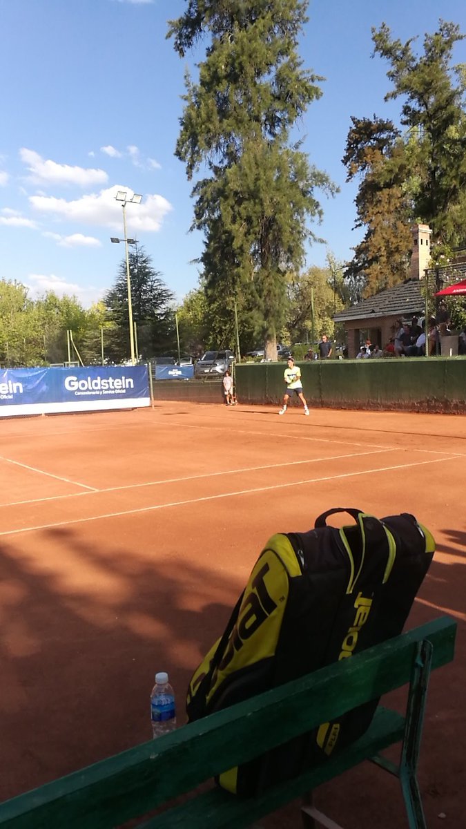 saqueyred's tweet photo. En juego la final del Crepuscular en el Mendoza Tenis Club entre @bahamondepanchi y Rodrigo Montes de Oca. Pancho no perdona y gana el primer set por 6/0, dominando ampliamente. https://t.co/vSd9xoCdjR