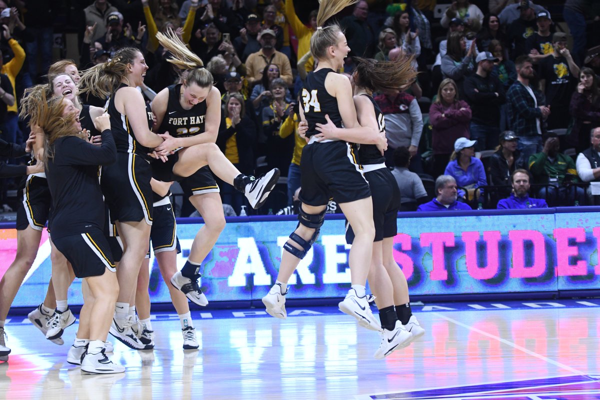 brandonzenner_'s tweet image. Congrats to @fhsuathletics on another @TheMIAA Tournament title. The Central Regional goes through Hays, America.