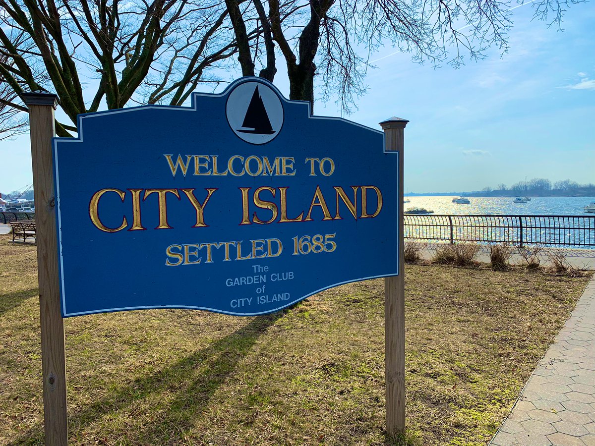 Can’t visit #NYC without making a quick stop at #CityIsland. Pigeons are on the move today! @pigeonsofny_nft #NFTs