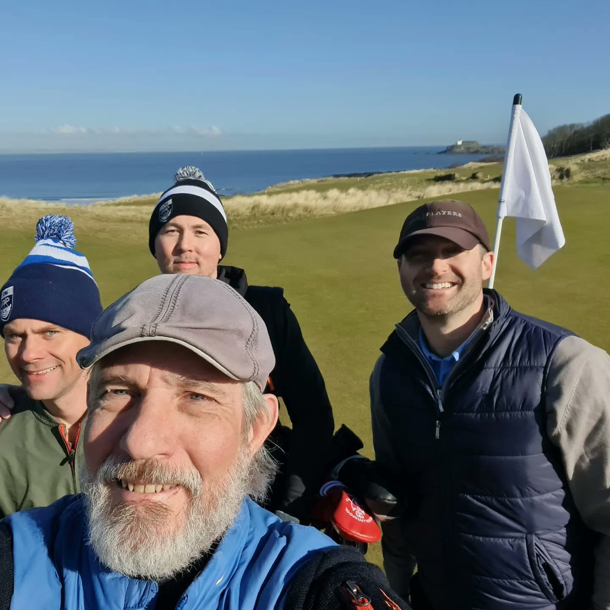 Great to have @shankingshots and friends up on @Scotgolfcoast  playing golf.  Quick dash around @therenaissanceclub before @kilspindiegolf .  Thanks to @thelinksdiary and @wheregolfbegan for showing the way #DucksInn 
@malcolmtheduck enjoyed hosting