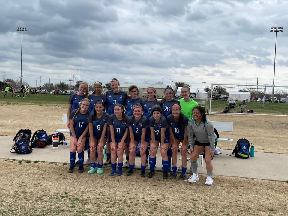 BaileyBynum5's tweet photo. And that wraps it up for this weekend, two wins and a tie. Love the games played with this amazing group of girls, way to play through the odds stacked against us💙⚽️ #NEOFC #soccer #enjoythemoment #lovethegame #goalkeeper #destroyedknee https://t.co/ceGGa2WKWg