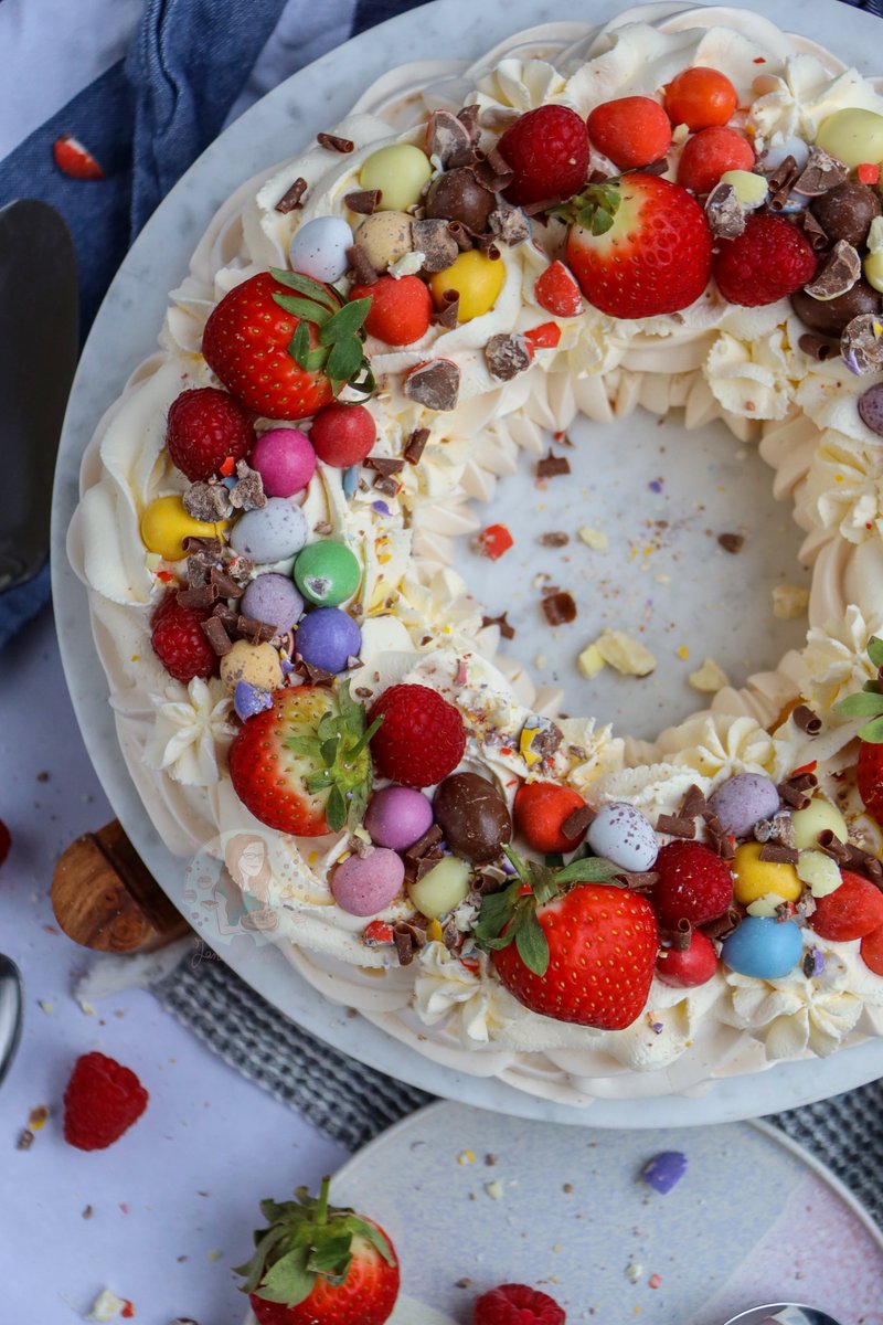 janespatisserie's tweet photo. (new!) Easter Pavlova! ❤️💜 Recipe - https://t.co/mBfSosJhpX https://t.co/TJuCd8nG4L