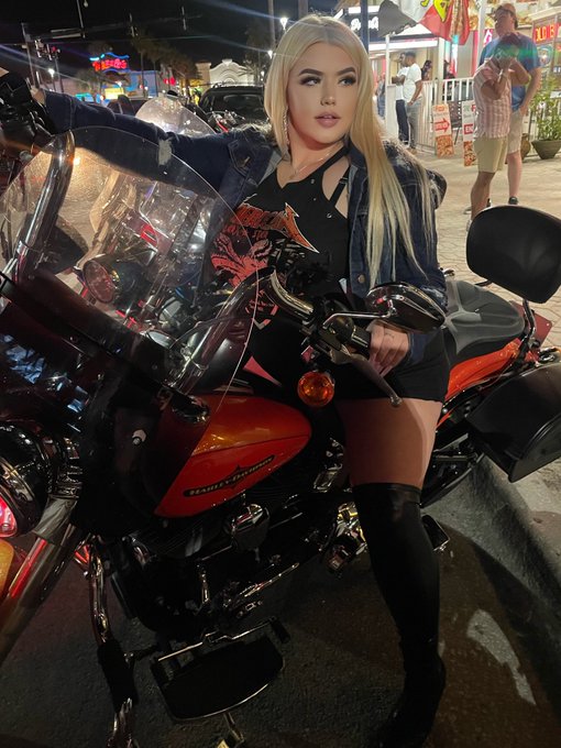 A true blonde and a Harley is a vibe in itself #period #daytonbeach #DaytonaBikeWeek #daytonbikeweek2022