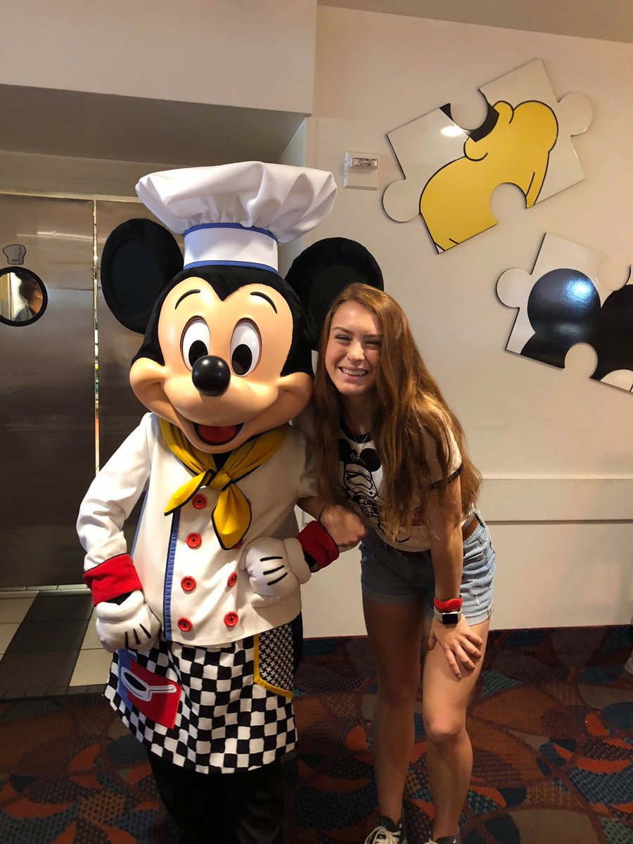 taylorrich2002's tweet photo. Disney College Program 2022!!🥳💛 https://t.co/MYrMZCVoGM