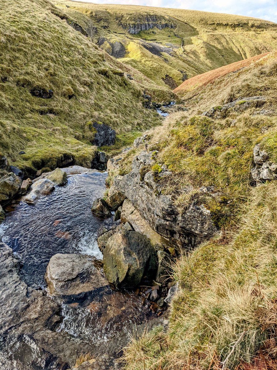 kallisteni's tweet photo. #getoutside #YorkshireDales #greatwhernside #WeatherWatchers #iloveyorkshire 
A good day in the dale, approaching Gt Whernside via Hag Dike Gill Beck https://t.co/qUIjjY3Zun