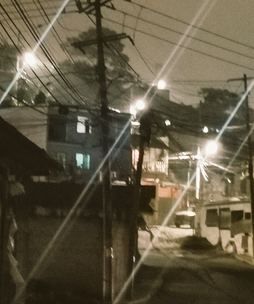 Artee_mtz's tweet photo. @EnergiaXalapa   @AytoXalapa  se  Reporta lámparas XAP017 descompuesta calle camino al castillo esquina con  havel García col. arboledas del tronconal. https://t.co/k8nWMELSxW