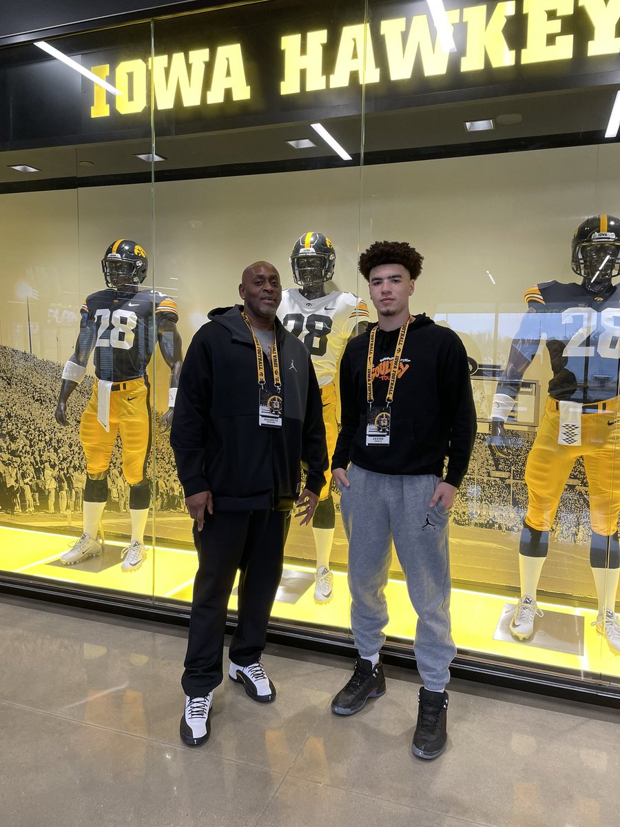 Had a great visit at the university of Iowa🐤!!  Thanks for having me down <a href="/HawkeyeFootball/">Hawkeye Football</a> <a href="/CopelandKelton/">Kelton Copeland</a> @CoachCopeIowa