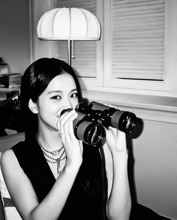 ephilical's tweet image. ⠀⠀⠀
“Who wants to sleep in the city that never wakes up? Blinded by nostalgia.”
⠀⠀⠀