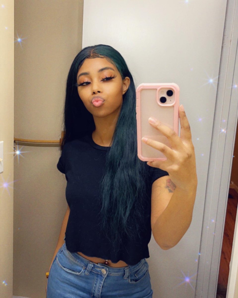 _lowke_'s tweet image. Just tryna be happy and free 🧘🏽‍♀️✨