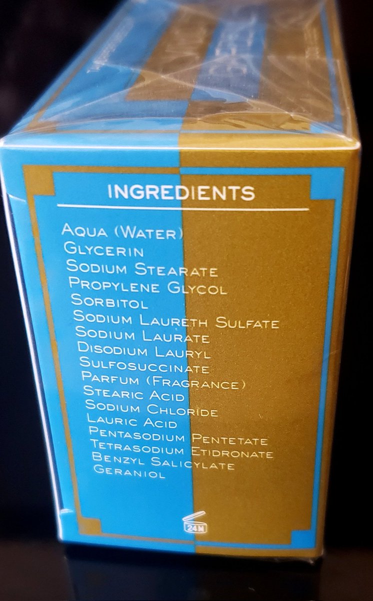 Kafkaesque_Blog's tweet photo. I've never reviewed a soap before. Will this be the first time? I'll soon see. (Testing shower about to come.) 

How the heck does one break down a soap's scent evolution anyway? #Tauer #AndyTauer #Gardenia #Vegan #VividGardenia #scent https://t.co/3dKFve29gc