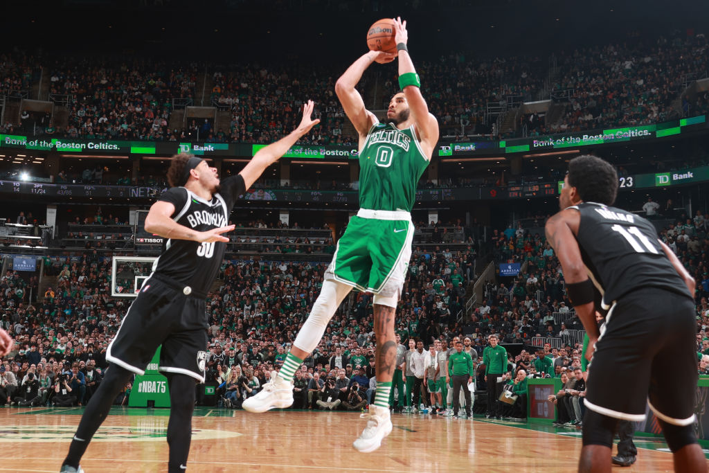 ESPNDatos's tweet photo. Jayson Tatum iguala a Larry Bird por la mayor cantidad de juegos de 50+ puntos en la historia de los Boston Celtics (4). https://t.co/TwdLu6jQMK