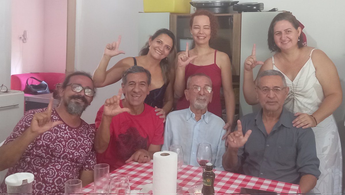 arquidones's tweet photo. Hoje recebi em minha casa o camarada Pinheiro Salles. 
Pinheiro é um guerreiro, ficou nos cárceres da ditadura militar lutando pela democracia. https://t.co/a0nH9XICWI
