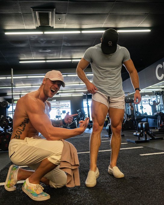 Yes my arm is bigger than his quad https://t.co/XztbzwvqfZ<a href="/tag/newprofilepic"class="tags"><span>#newprofilepic</span></a>
