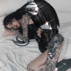 ALICE GLASS tweet media