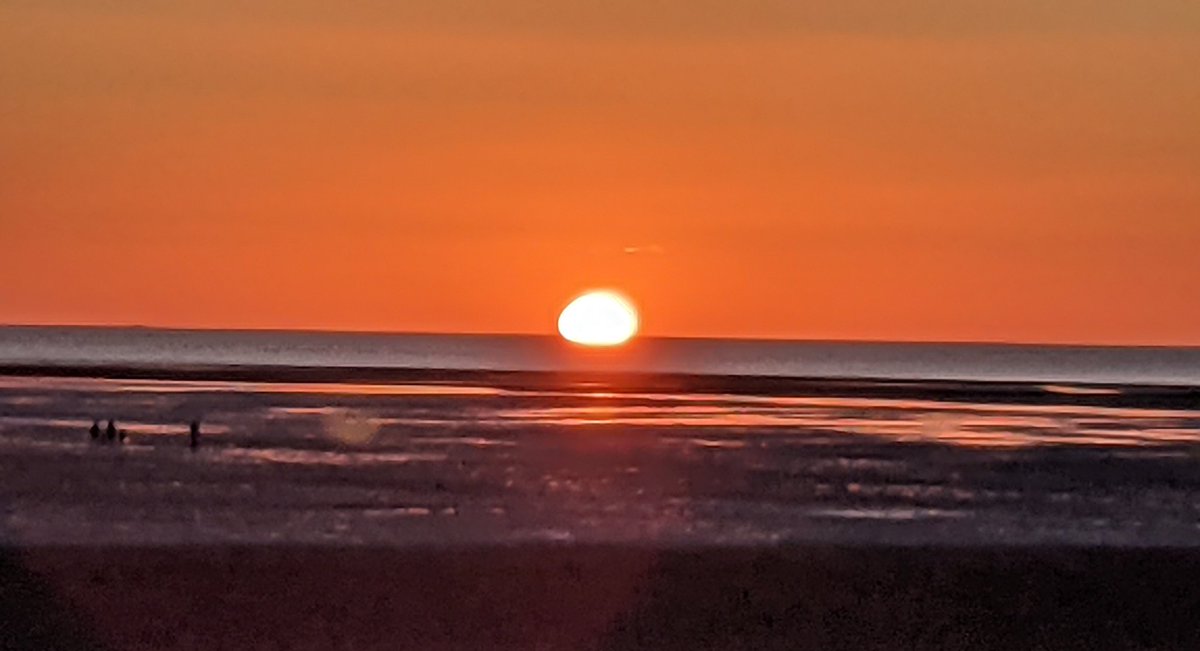 jensddk's tweet photo. Beautiful sunset☀️♥️ #lythamstannes #Blackpool #sunset https://t.co/TOq4nHBXX9